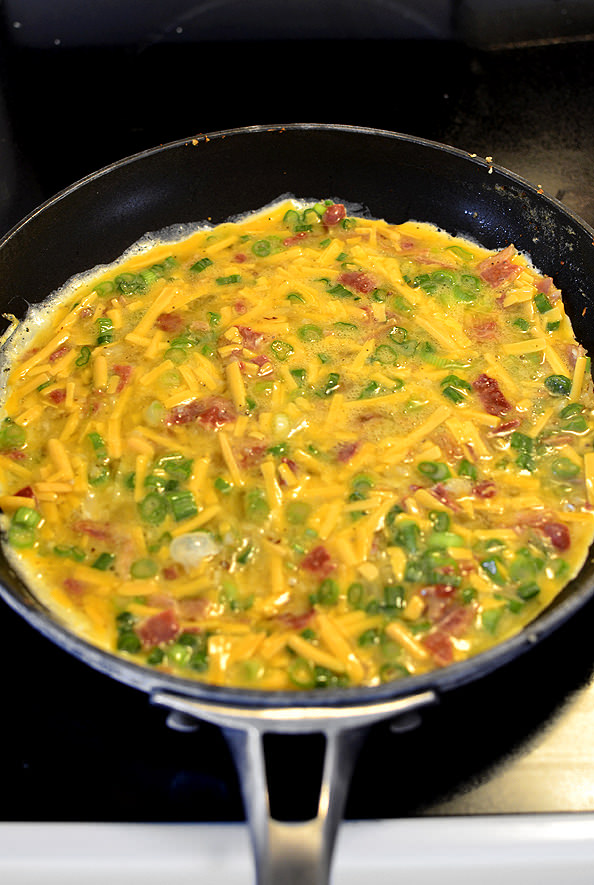 Low-Carb Breafkast Skillet made with cauliflower hash browns | iowagirleats.com