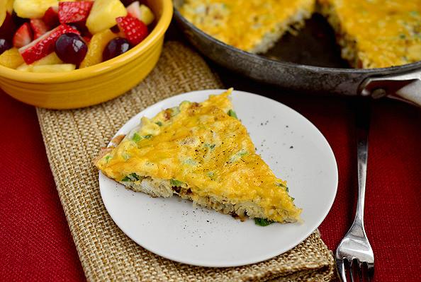 Low-Carb Breafkast Skillet made with cauliflower hash browns | iowagirleats.com