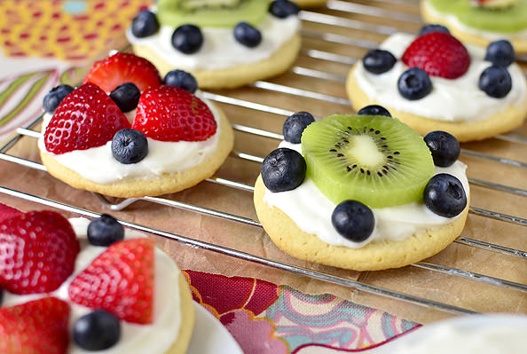 Mini Fruit Pizzas with Marshmallow Creme Frosting | iowagirleats.com