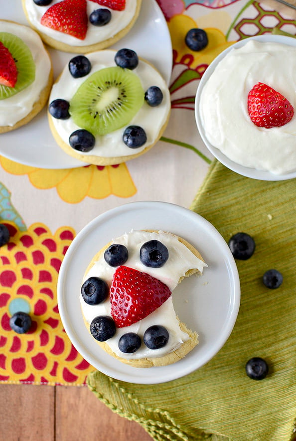Mini Fruit Pizzas with Marshmallow Creme Frosting | iowagirleats.com