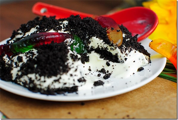 Close up photo of plate of oreo dirt cake