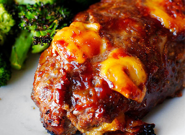 Featured image of Mini BBQ Cheddar Meatloaf