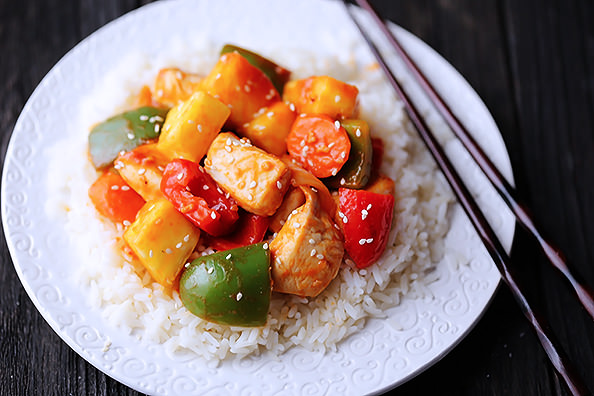 Lighter Sweet & Sour Chicken from Ali @ Gimme Some Oven | iowagirleats.com