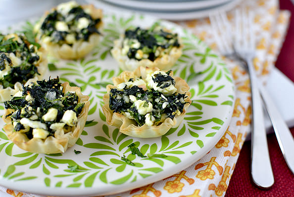 Easy Spanakopita Bites. Great for baby or bridal showers! | iowagirleats.com