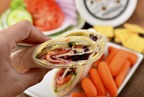 5 Minute Lunch Idea: Mediterranean Turkey Wraps | iowagirleats.com