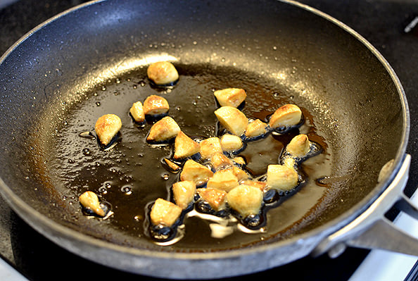 Roasted Garlic Chicken Skillet | iowagirleats.com