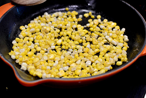 Sweet Corn + Bacon Skillet Mac and Cheese | iowagirleats.com