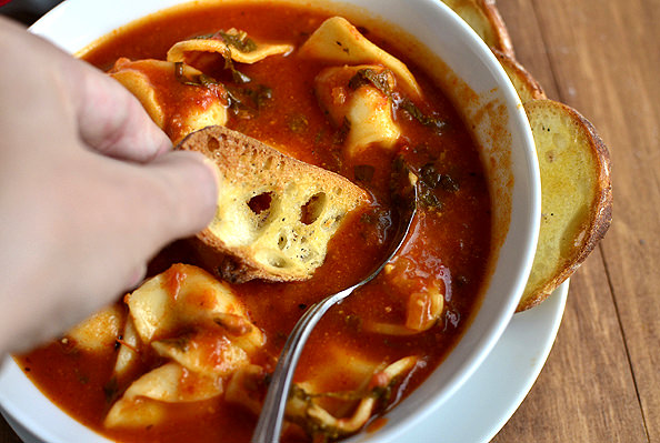 15 Minute Tomato Basil Soup with Cheese Tortellini | Iowagirleats.com