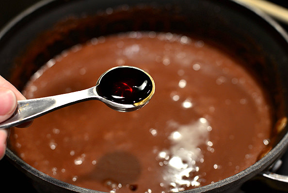 Salted Caramel Hot Chocolate Ice Cream. No ice cream maker required! | iowagirleats.com