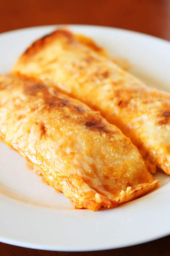 Cheesy-Chicken-Enchilada-Style-Burritos-15_mini