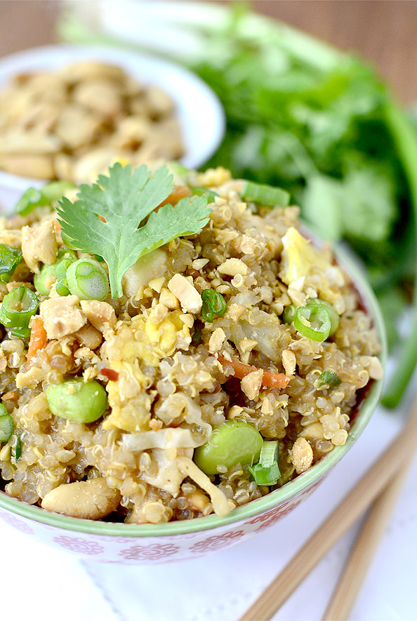 Thai Peanut Chicken Quinoa Bowls #quinoa #dinner #Thai #recipe @IowaGirlEats | iowagirleats.com