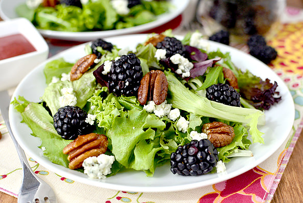 Black & Blue Spring Salad with Honey-Roasted Pecans and Berry-Balsamic Vinaigrette | iowagirleats.com