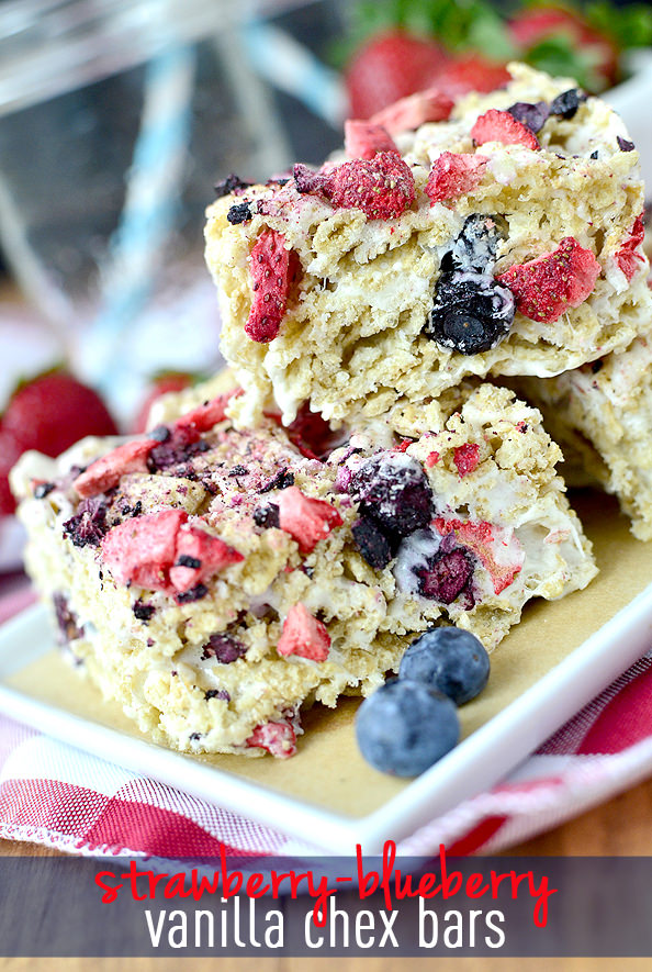 Strawberry Blueberry Vanilla Chex Bars #glutenfree | iowagirleats.com