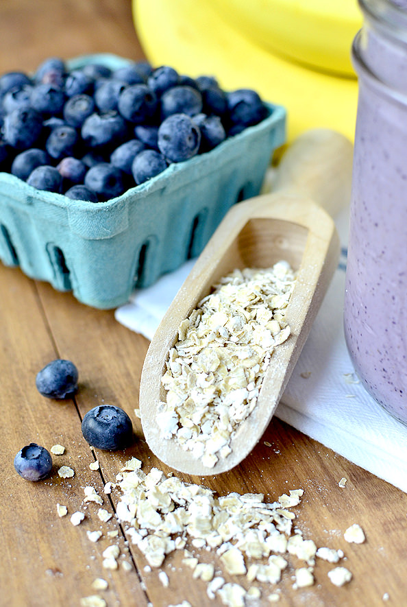 Blueberry Muffin Smoothie #glutenfree | iowagirleats.com