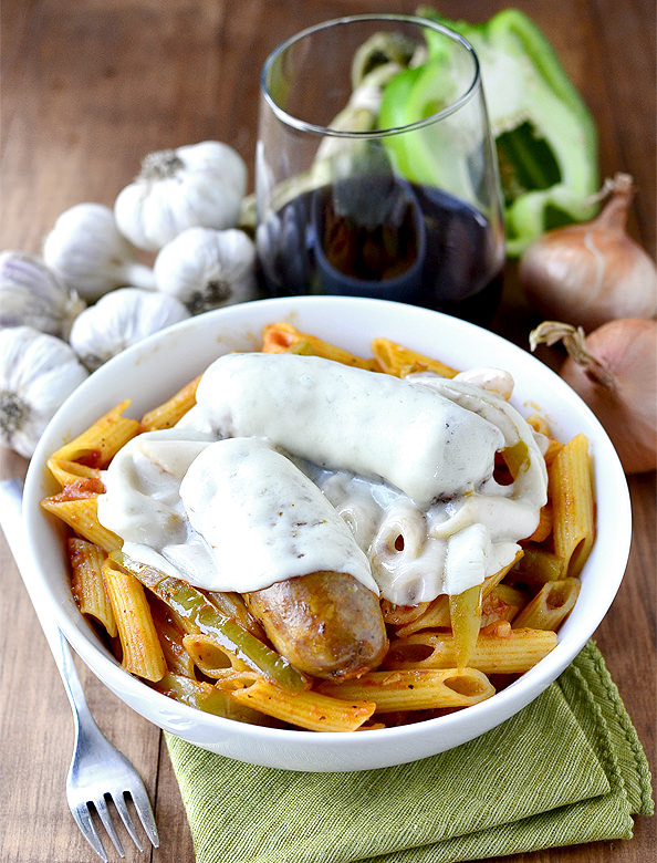 One Pan Italian Sausages and Peppers Pasta #glutenfree | iowagirleats.com