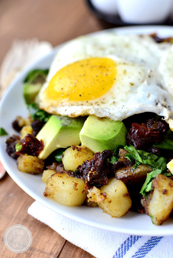 Spinach, Avocado and Sun-Dried Tomato Home Fries Skillet | iowagirleats.com