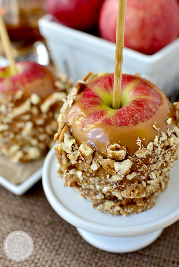 Easy Bourbon-Caramel Apples with Pecans are a grown-up treat for fall and Halloween! #glutenfree | iowagirleats.com