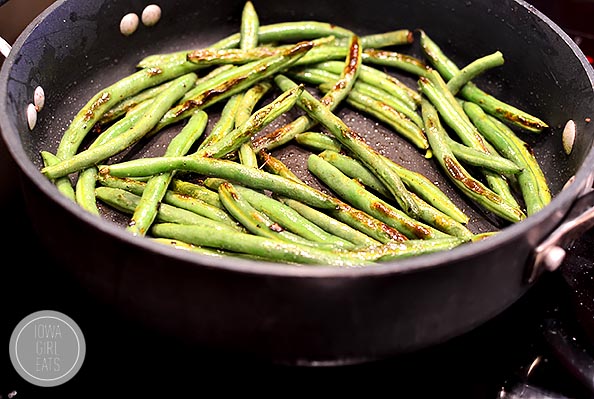15 Minute Green Beans and Bacon | iowagirleats.com