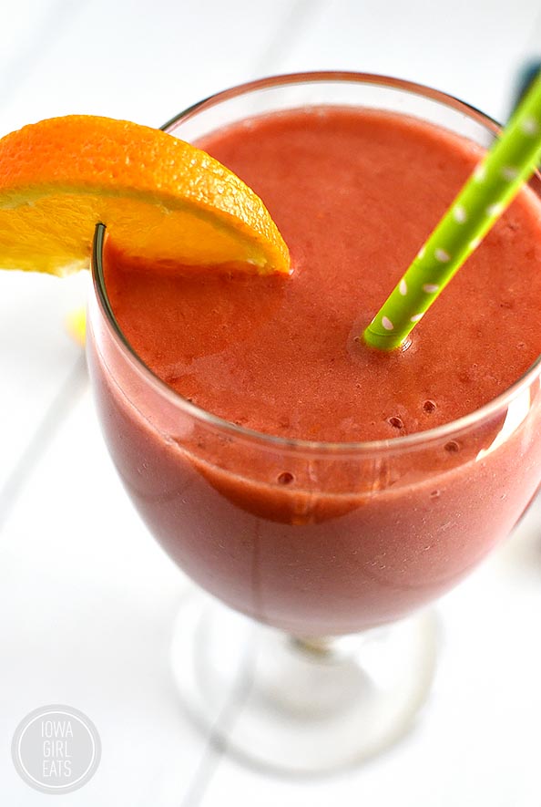Razzy Navel Smoothie is a light and healthy, gluten and dairy-free sweet treat for breakfast or a snack! #glutenfree #dairyfree | iowagirleats.com