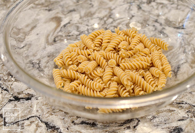 cooked rotini in a mixing bowl
