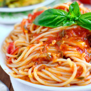 spaghetti al pomodoro on a plate