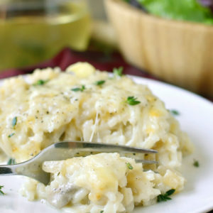 Creamy French Onion and Mushroom Rice Casserole is a warming and delicious meatless casserole that will fill your house with the savory scent of French Onion Soup! | iowagirleats.com