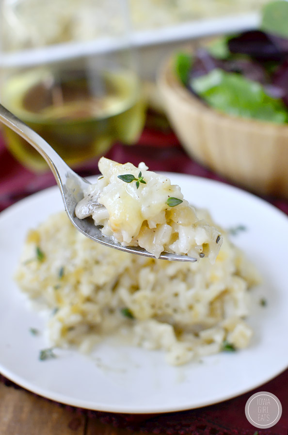 Creamy French Onion and Mushroom Rice Casserole is a warming and delicious meatless casserole that will fill your house with the savory scent of French Onion Soup! | iowagirleats.com