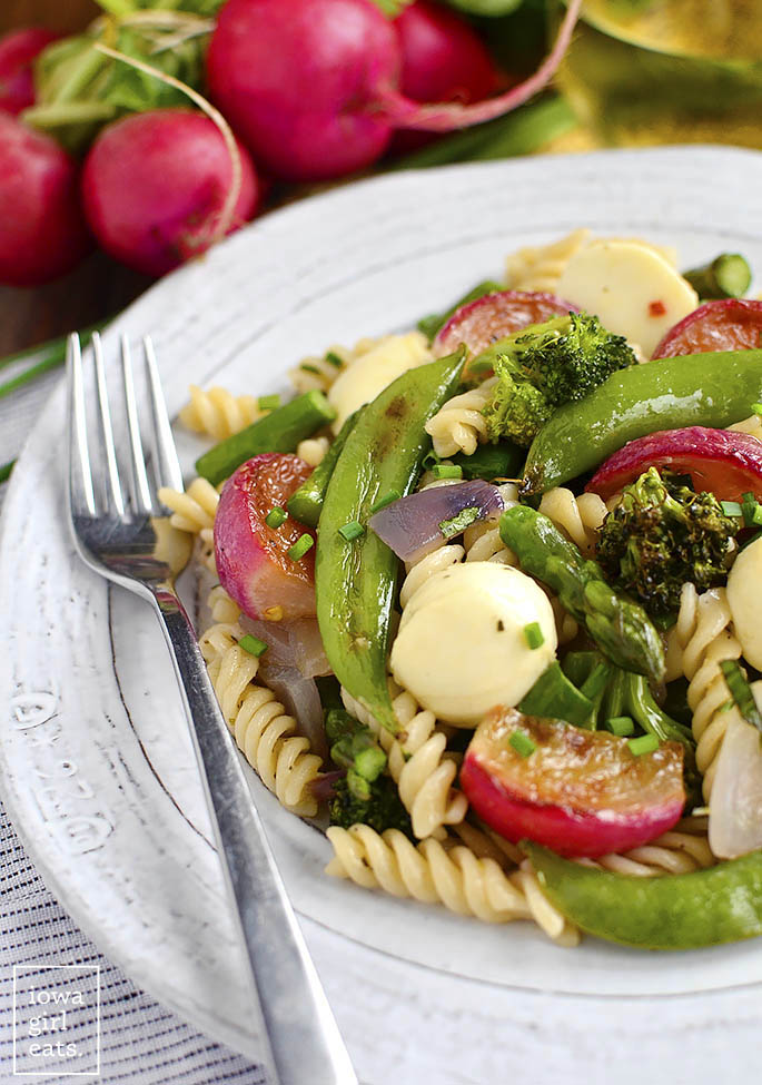 Pasta with Roasted Spring Vegetables and Marinated Mozzarella is a light and healthy, gluten-free main featuring fresh spring vegetables, and decadent marinated mozzarella balls. | iowagirleats.com