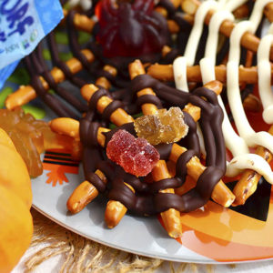 2 Cute and Creepy Halloween Treats - gluten-free and food allergy friendly! | iowagirleats.com