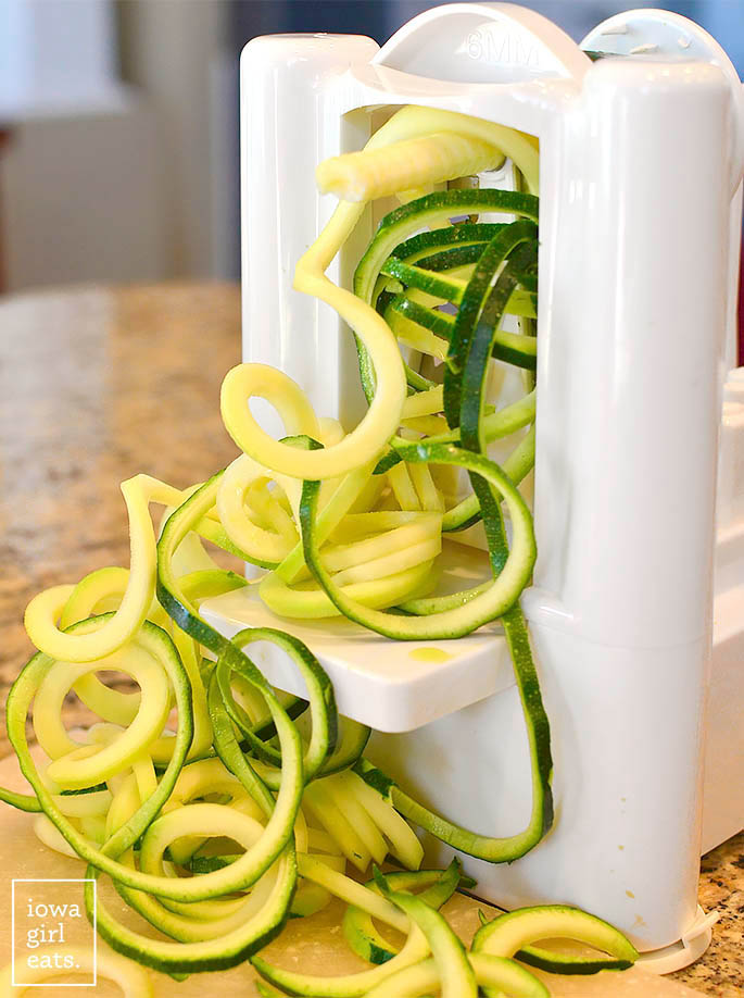 spiralizer spiralizing fresh zucchini into zoodles