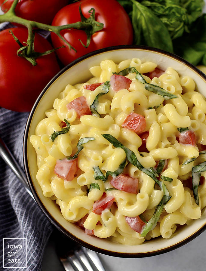 Tomato-Basil Stovetop Mac and Cheese is a simple yet scrumptious, gluten-free mac and cheese recipe. Made in just 1 pan and in 20 minutes! | iowagirleats.com