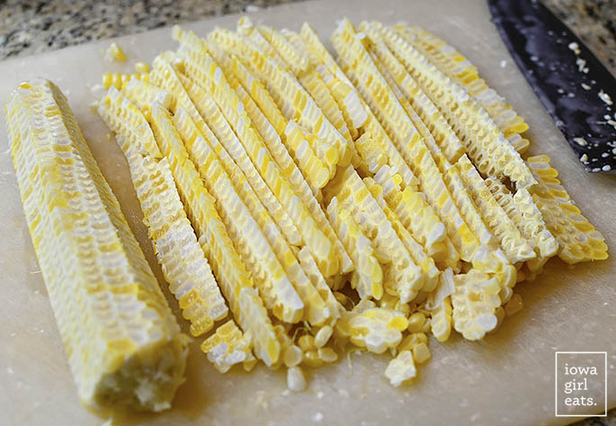 Hot to cut corn off the cob and not make a mess