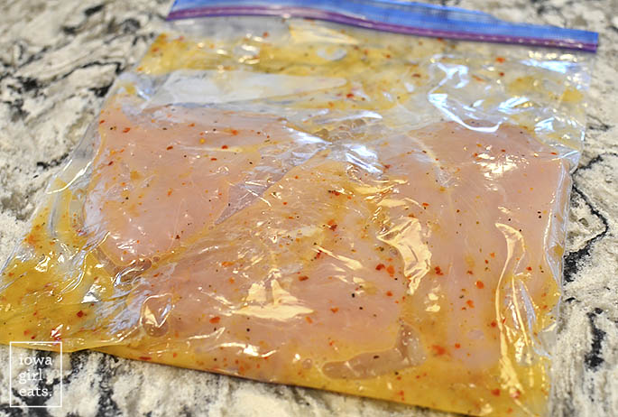 chicken ،s marinating in a ziplock bag