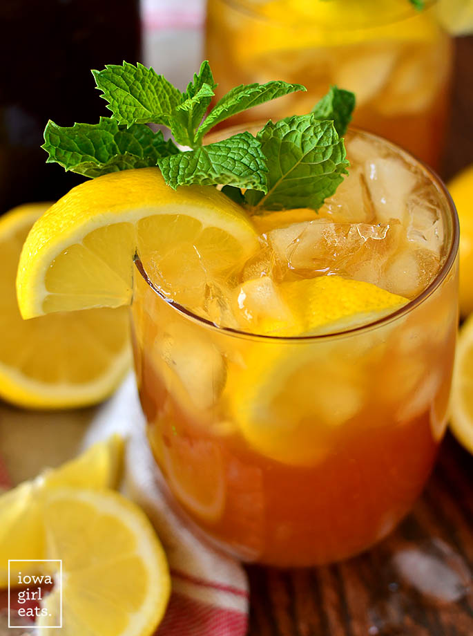 spiked arnold palmer in a glass with lemon and mint