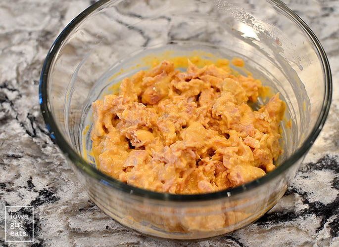 canned tuna mixed with spicy mayo