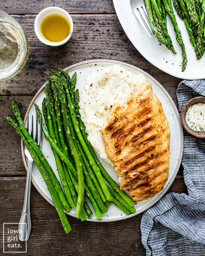 air fryer asparagus on a plate with chicken