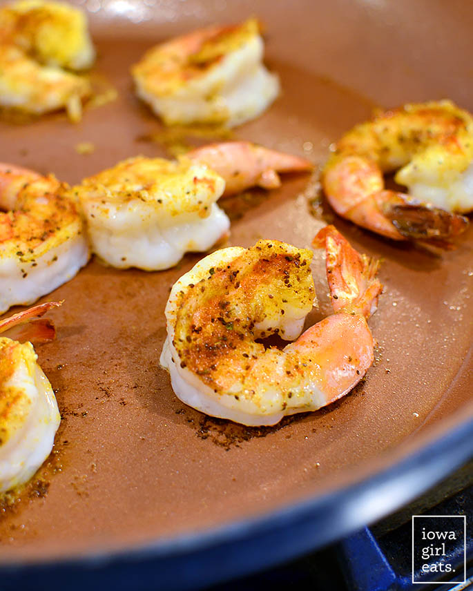 Fry jumbo shrimp in a pan