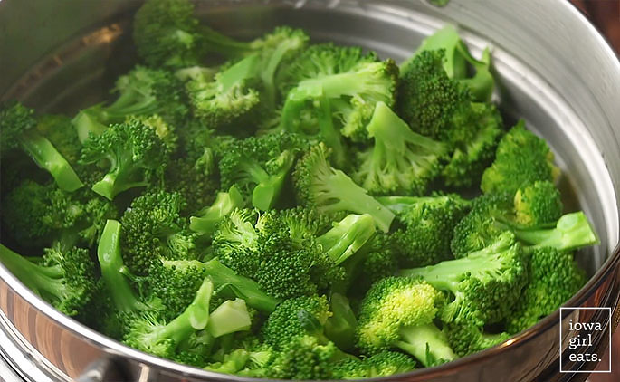 pan of steamed broccoli