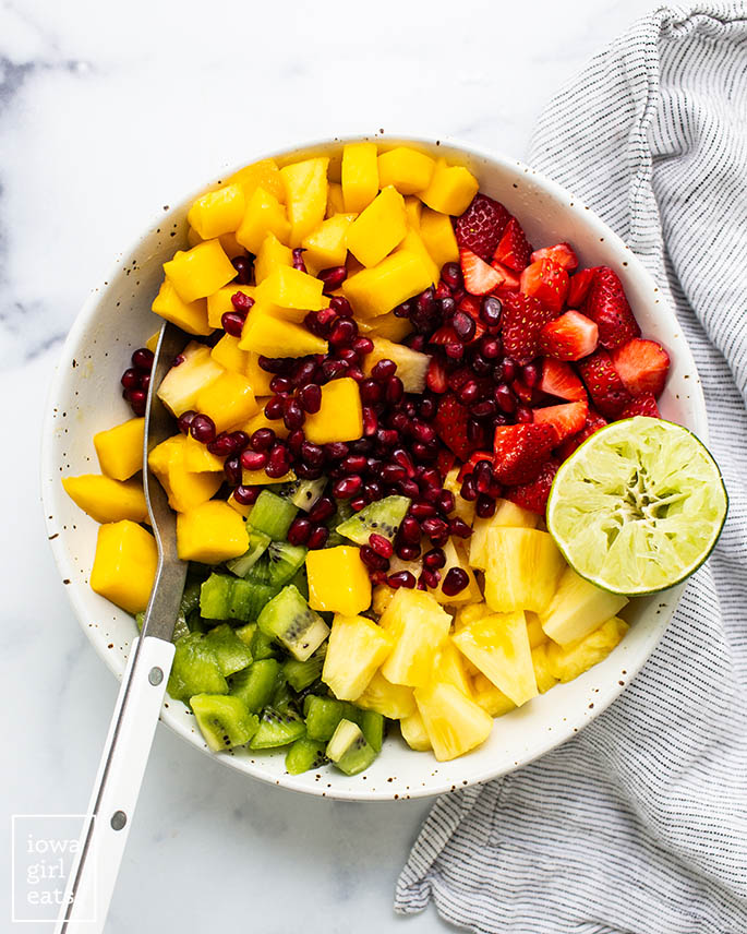 mixed fruit salad with ،ney and lime