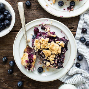slice of blueberry c،ble bar on a plate