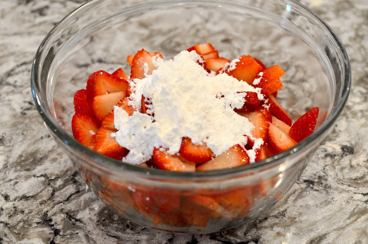 strawberries with powdered sugar