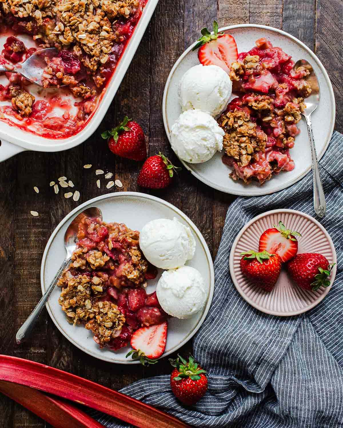 bowls of strawberry rhubarb crisp