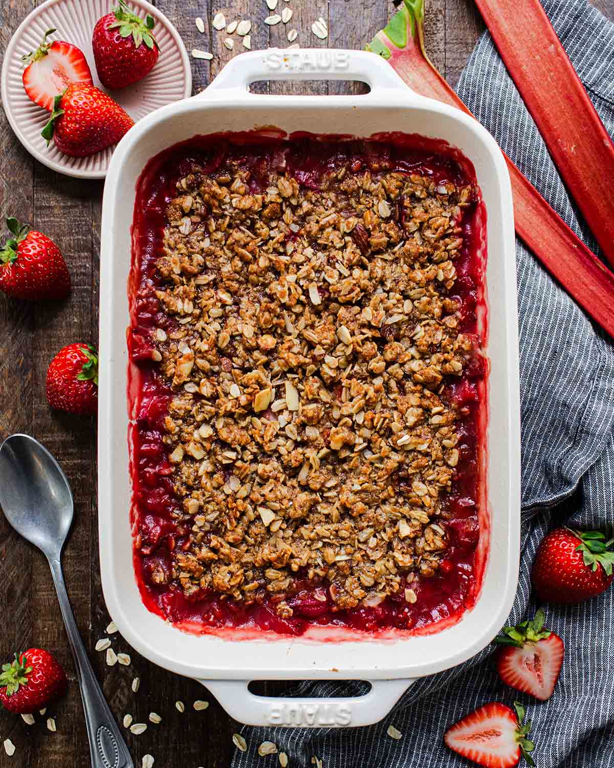 pan of gluten free strawberry rhubarb crisp